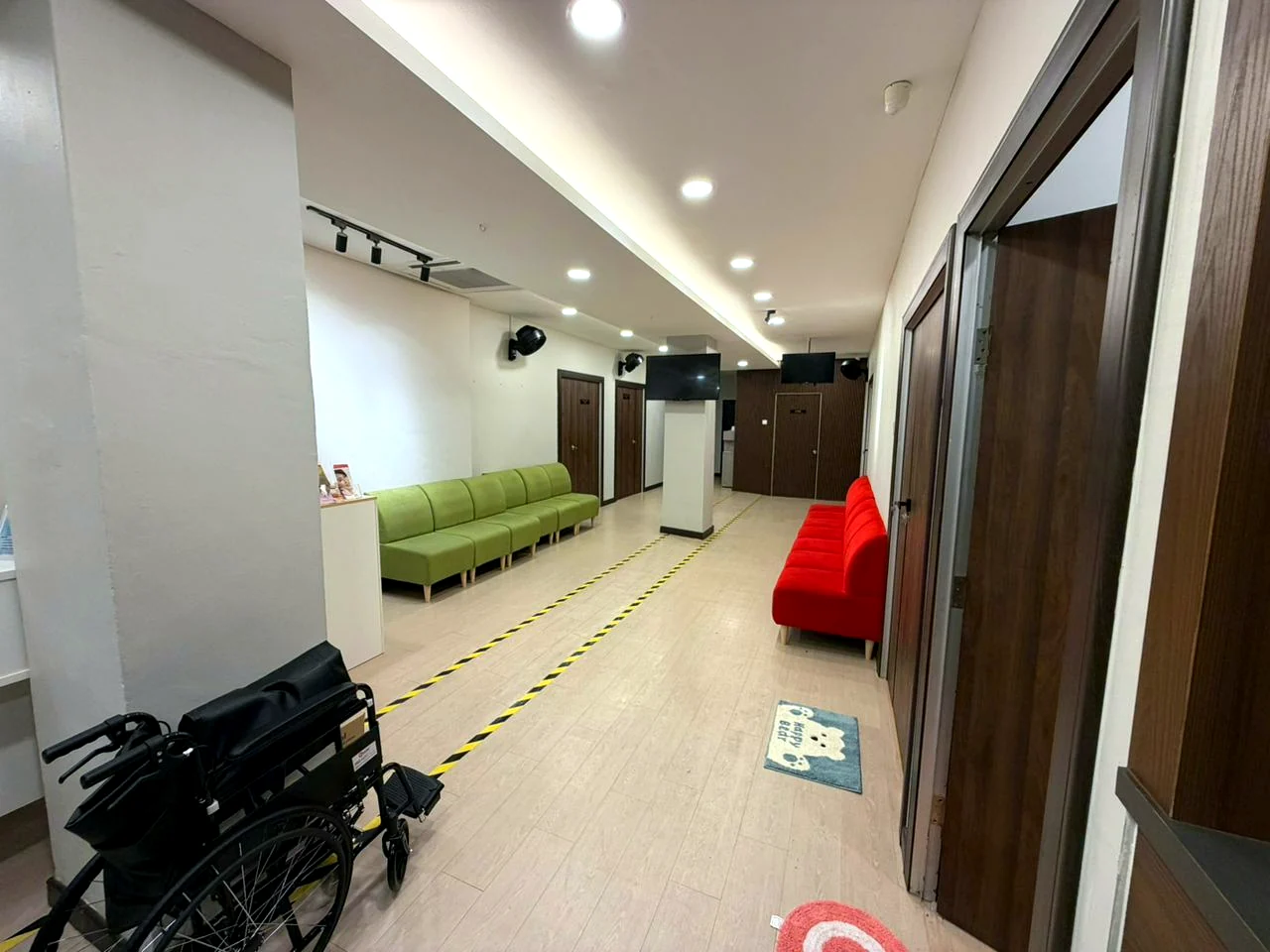 Klinik Dr. Care Selayang waiting area